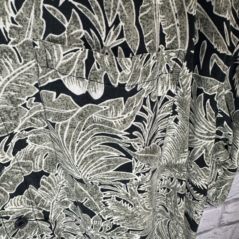 Men’s short sleeve shirt, size‎ large, 100% silk black & green tropical print